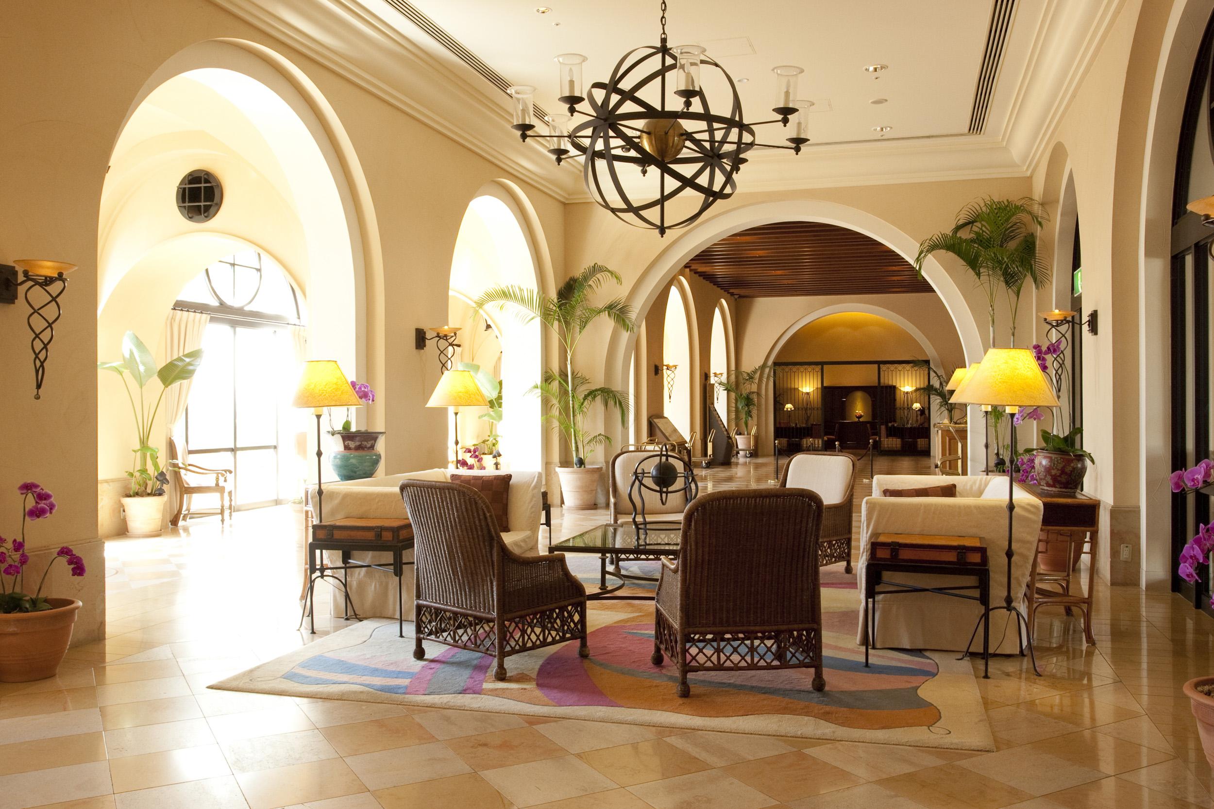 ホテル日航アリビラ 読谷村 エクステリア 写真 The lobby of the Four Seasons Hotel in Cairo