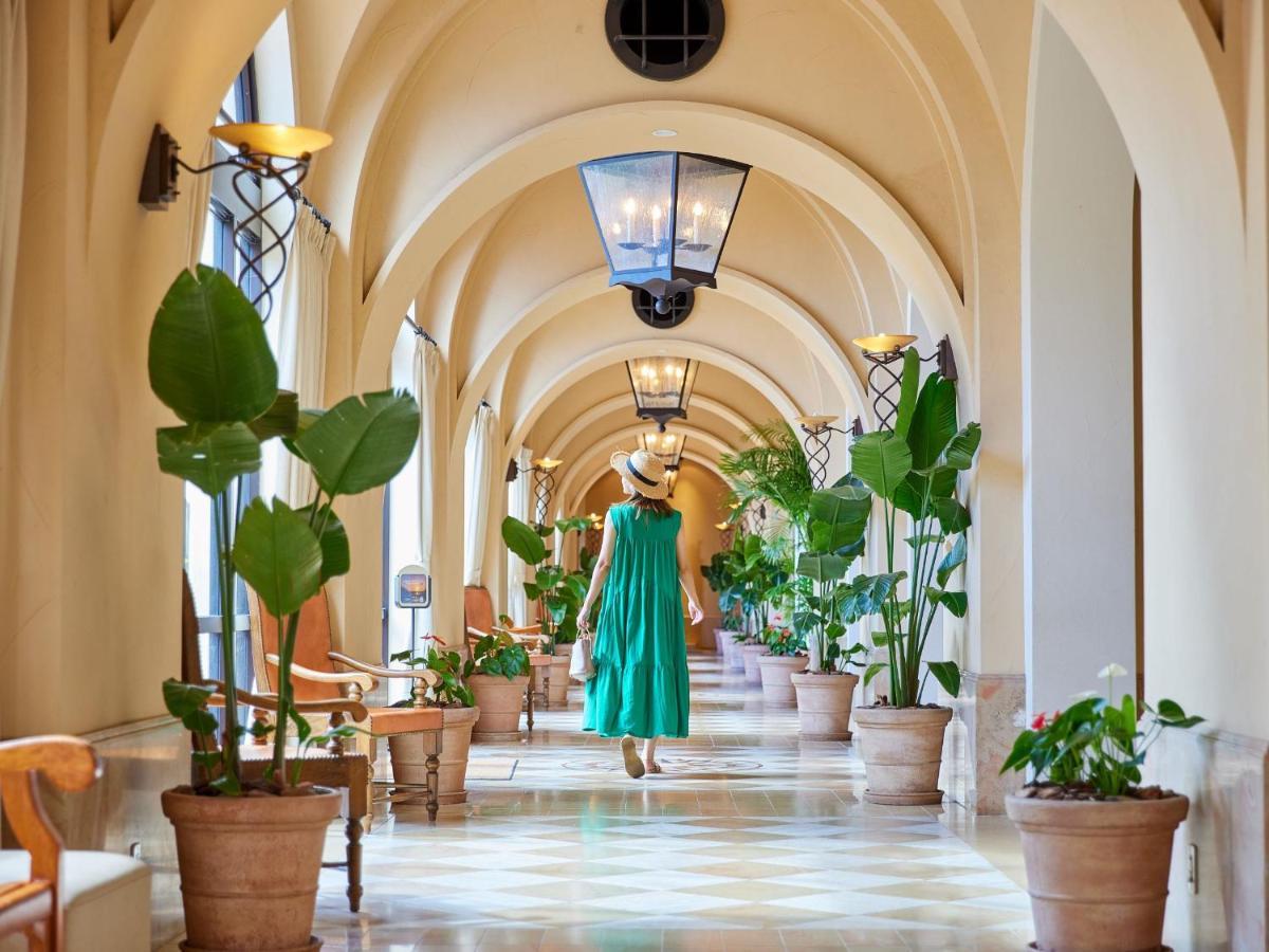 ホテル日航アリビラ 読谷村 エクステリア 写真 The interior of the hotel