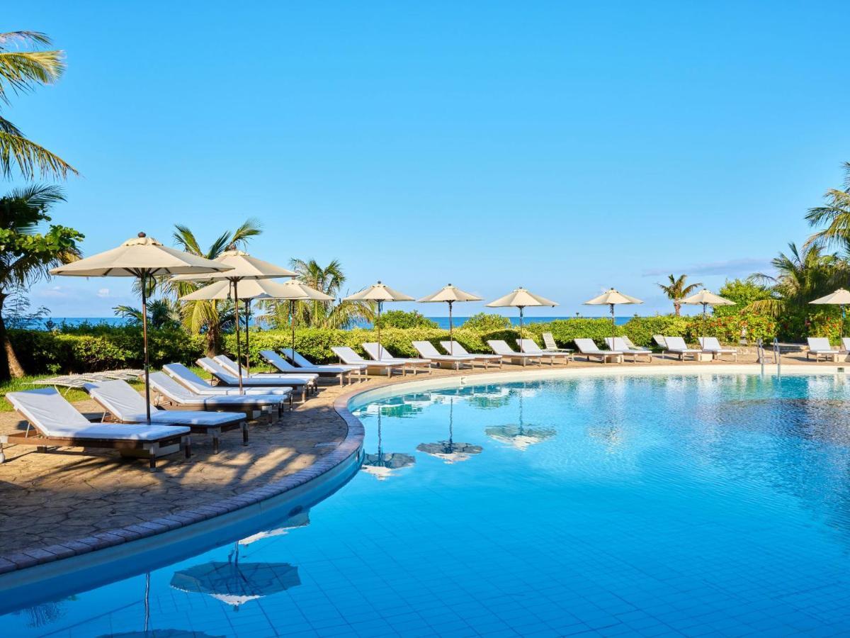 ホテル日航アリビラ 読谷村 エクステリア 写真 Pool at the Four Seasons Resort