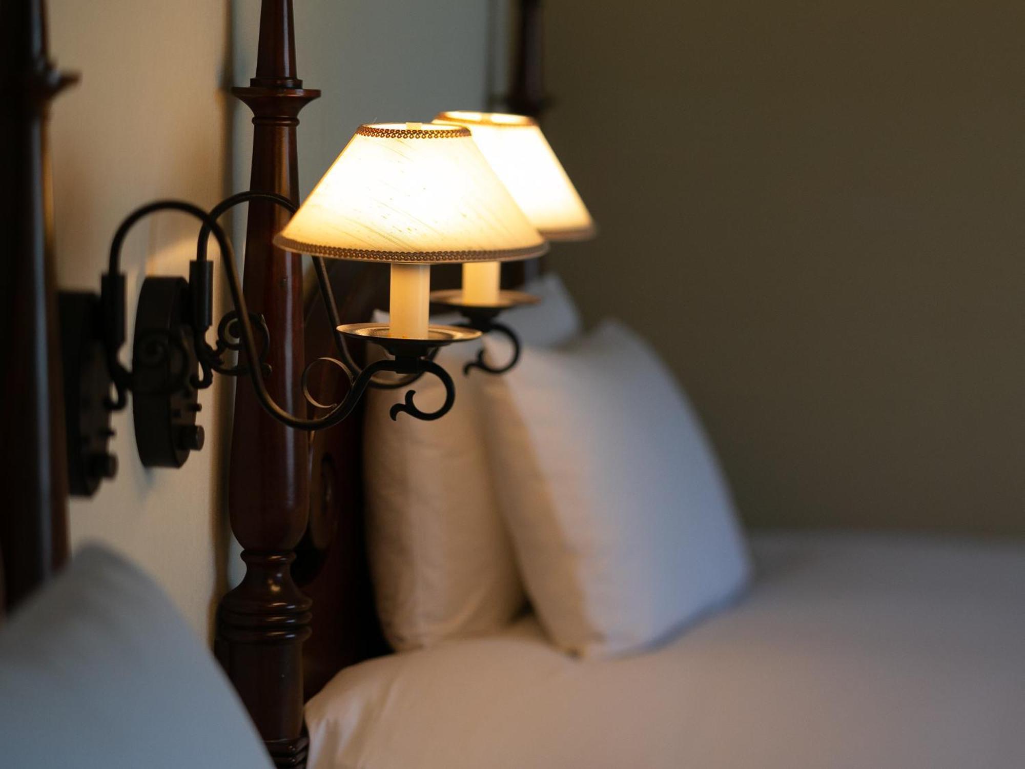 ホテル日航アリビラ 読谷村 エクステリア 写真 A wall light