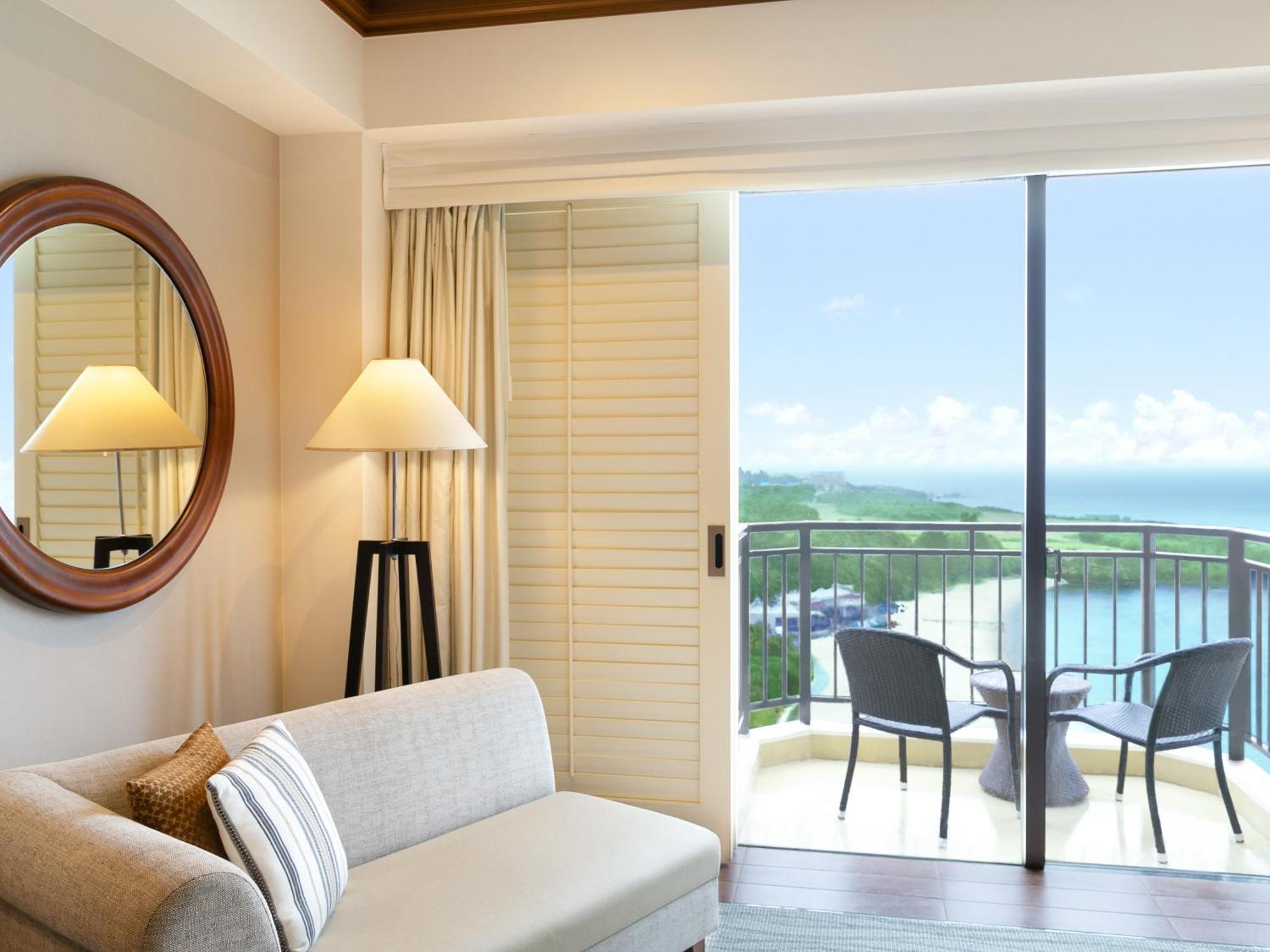 ホテル日航アリビラ 読谷村 エクステリア 写真 A room at the hotel