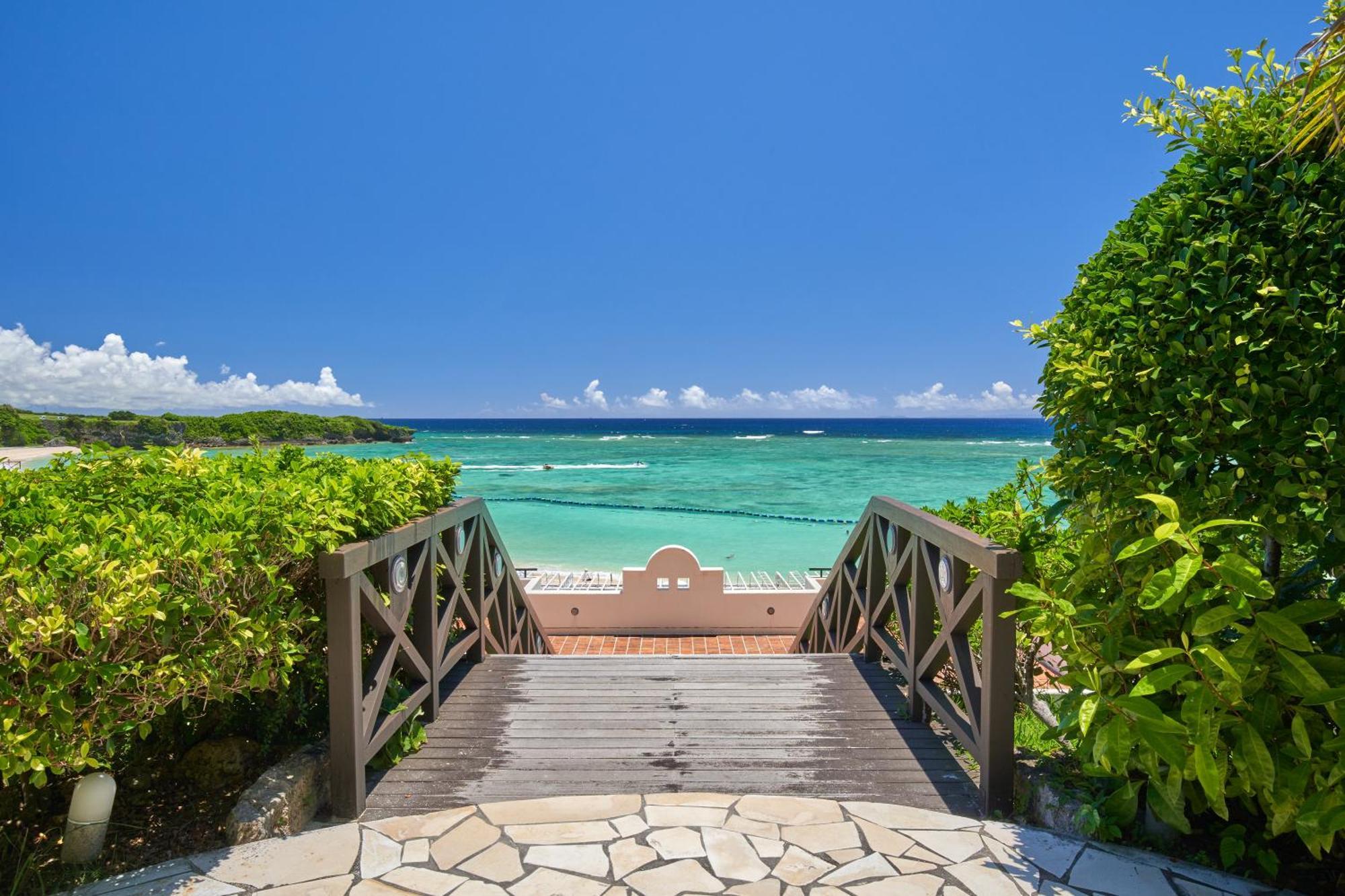 ホテル日航アリビラ 読谷村 エクステリア 写真 Beach at the Grand Palladium Resort and Spa
